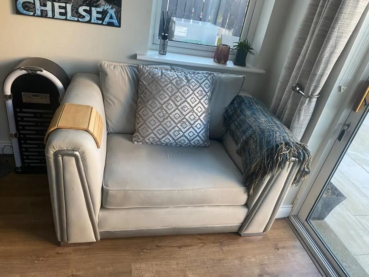 Cuddle chair - Image 1