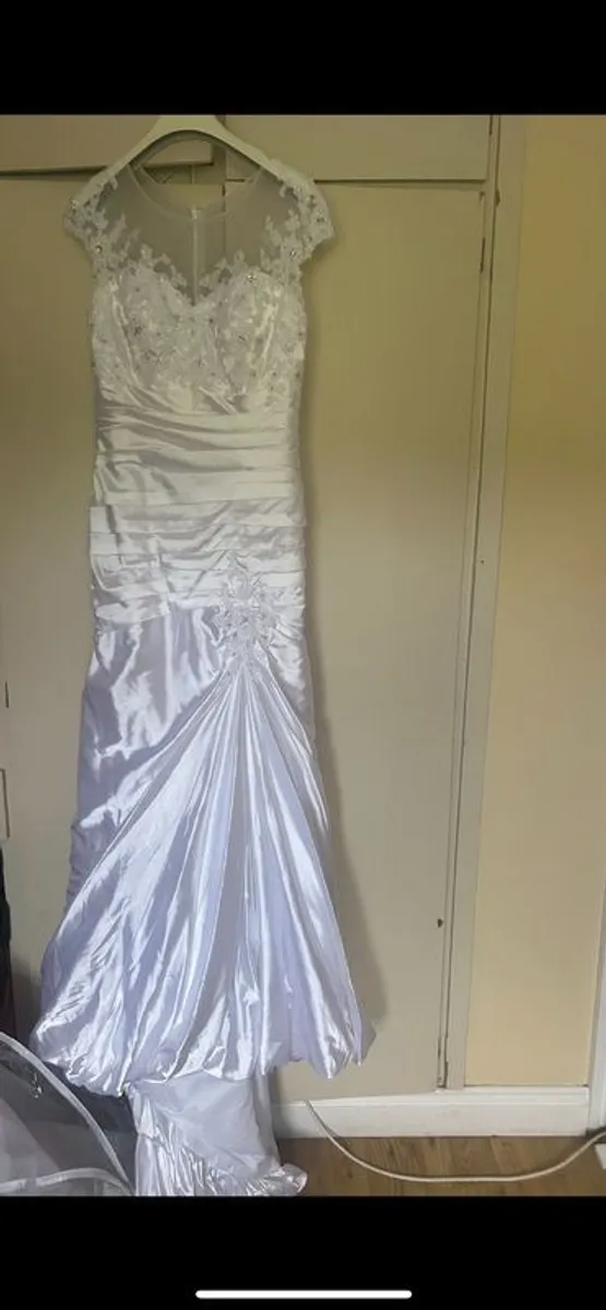 stunning wedding dress - Image 1