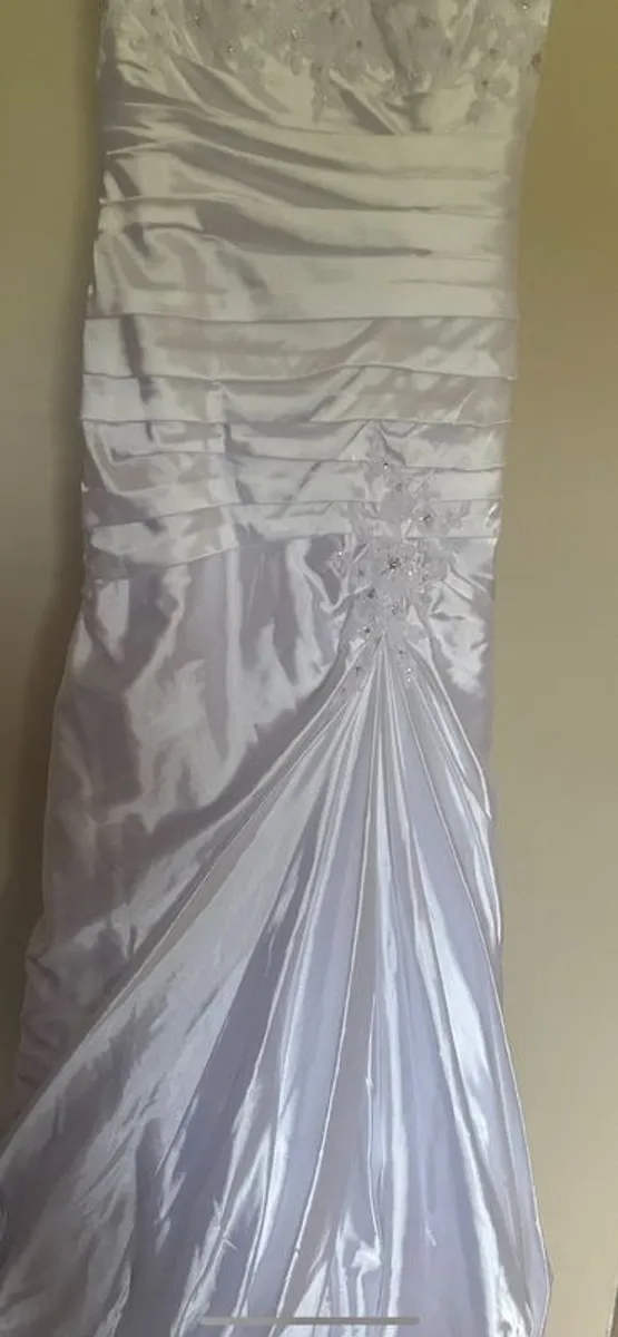 stunning wedding dress - Image 2