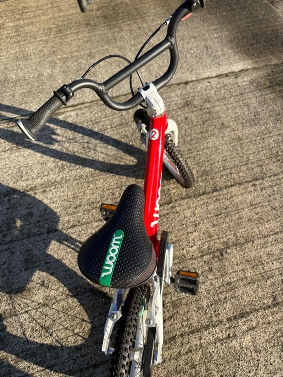 Woom 2 red children's bike with kick stand - Image 2