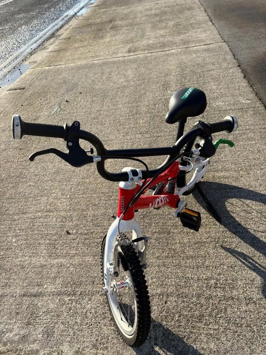 Woom 2 red children's bike with kick stand - Image 4