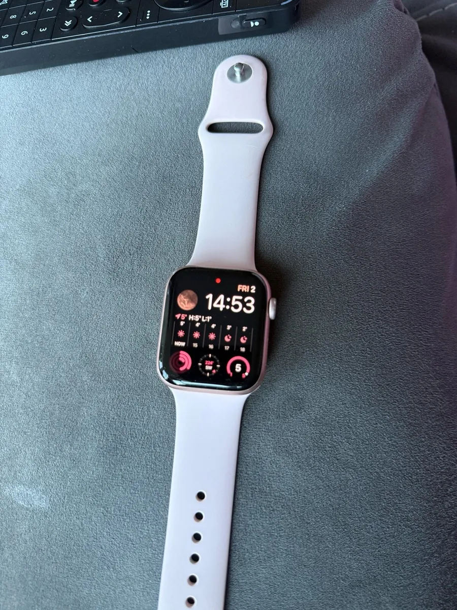 Apple Watch SE - Image 1