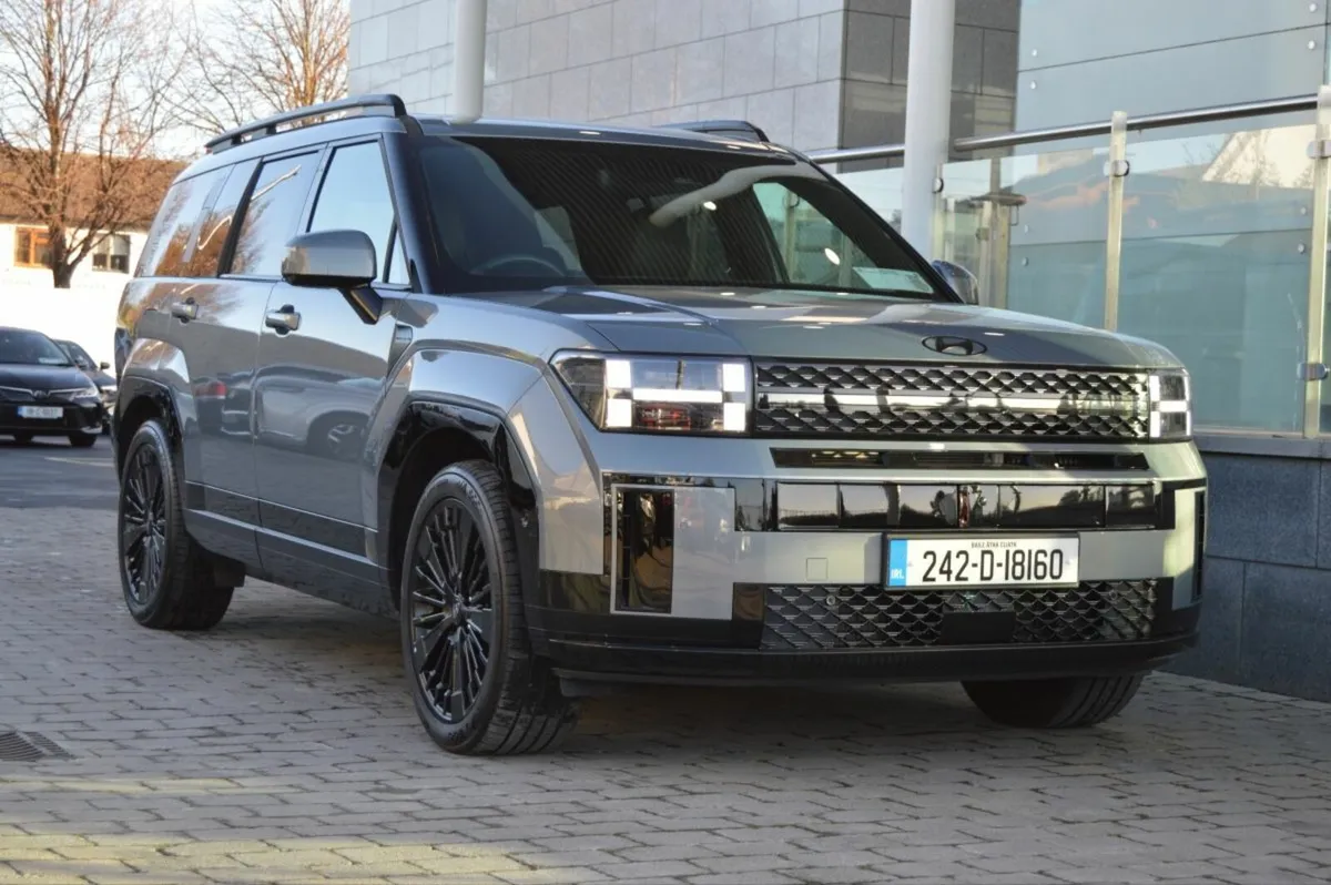 Hyundai Santa Fe 1.6 PHEV 4WD Premium - Image 1