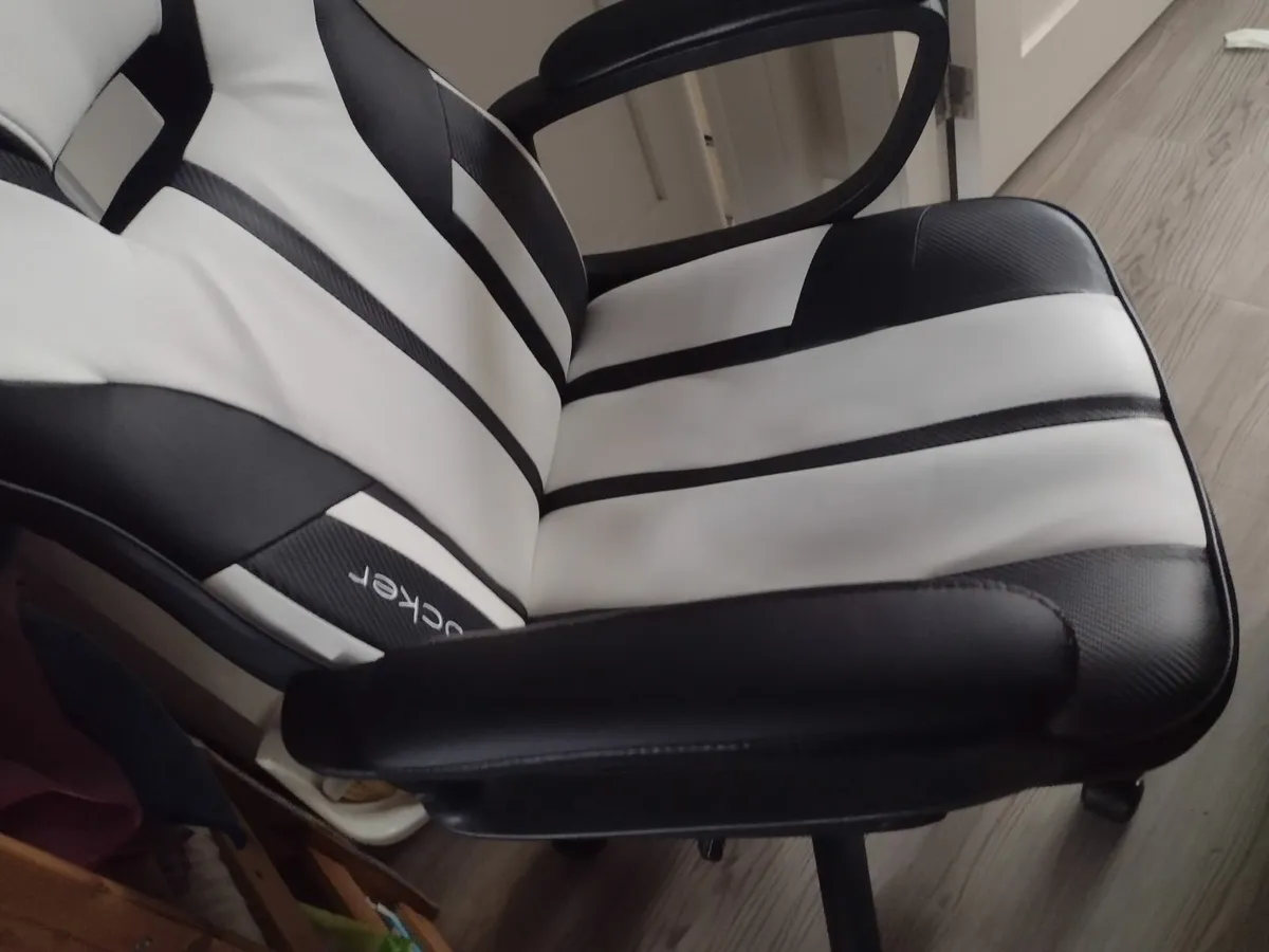 As new Comfortable office chair/gaming chair - Image 1