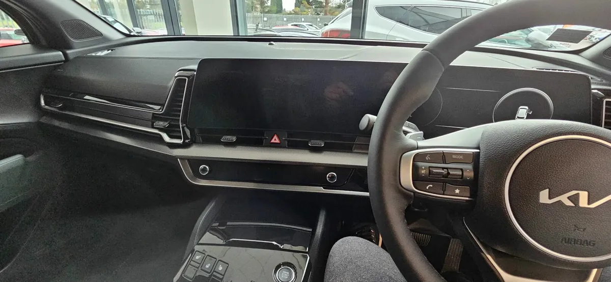 Kia Sportage Anniversary Edition Plug-in Hybrid - Image 3