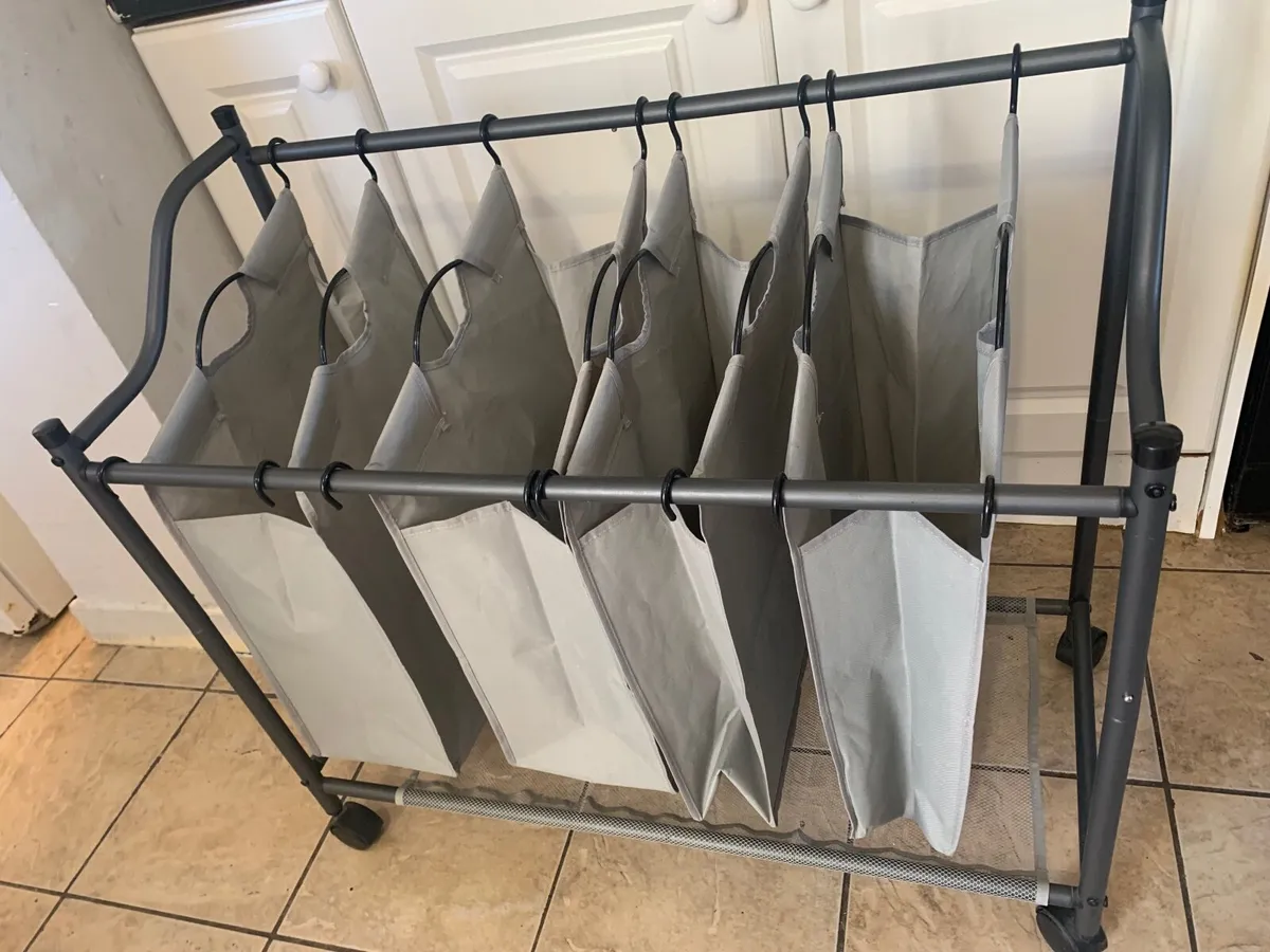 Laundry basket - Image 1