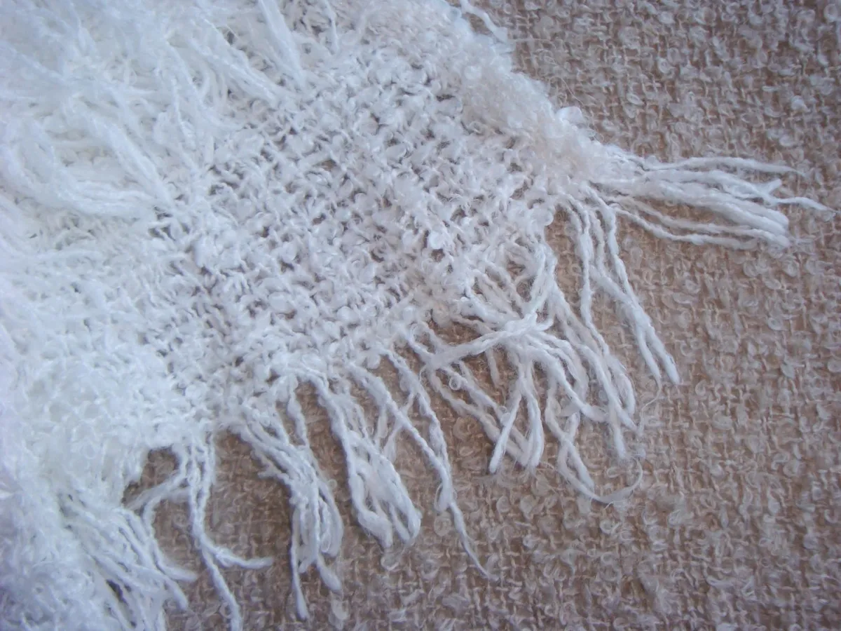 Off white Decorative throw blanket 120 x 160cm - Image 2