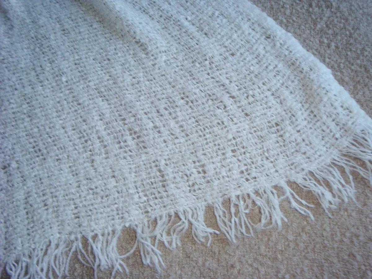 Off white Decorative throw blanket 120 x 160cm - Image 3