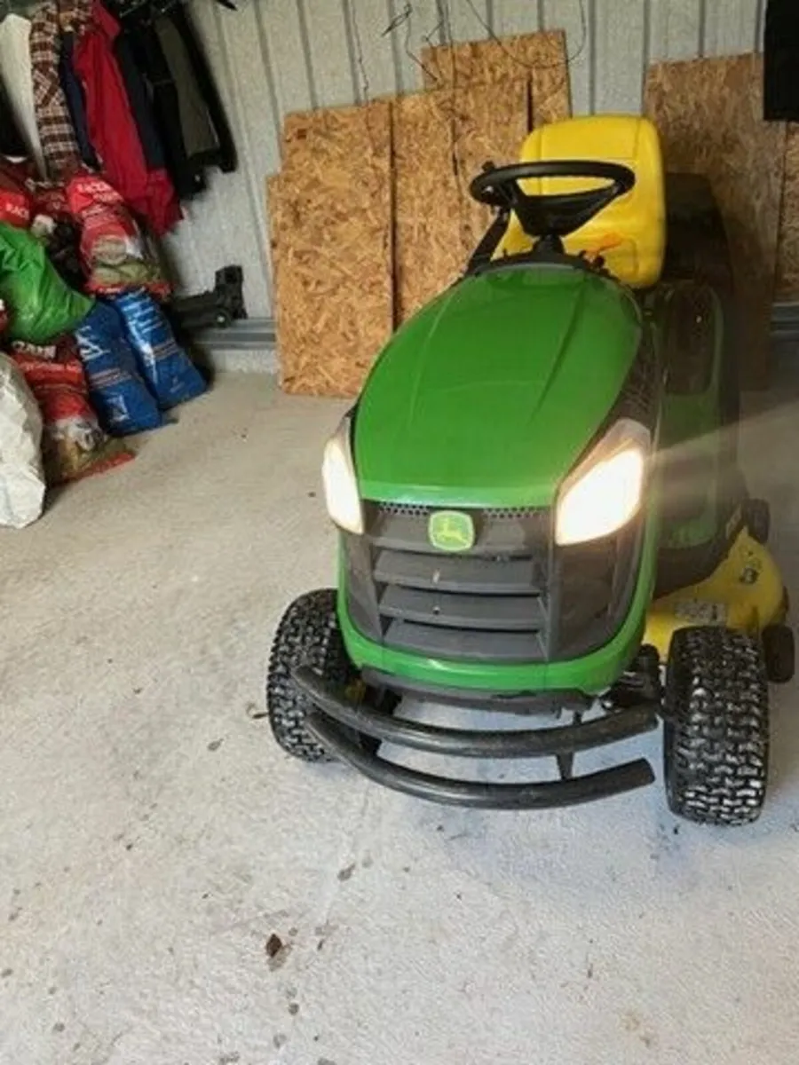 John Deere X166R - Image 3