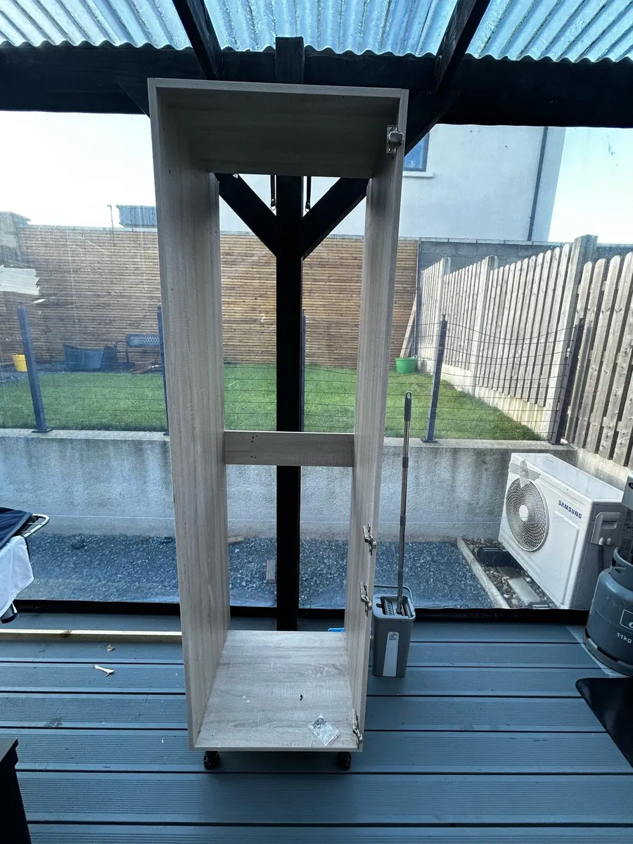 Integrated fridge freezer cabinet unit - Image 1