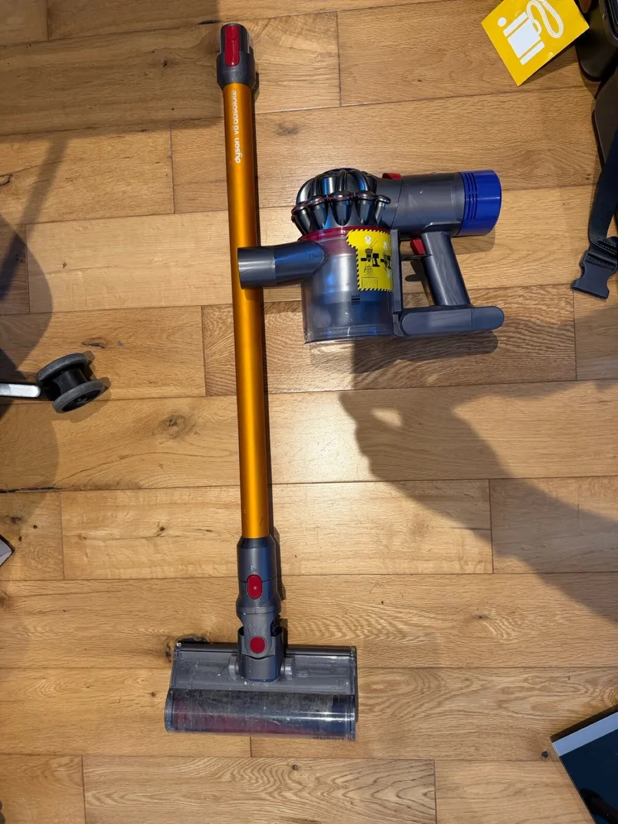 Dyson v8 absolute Vacuum cleaner - Image 1