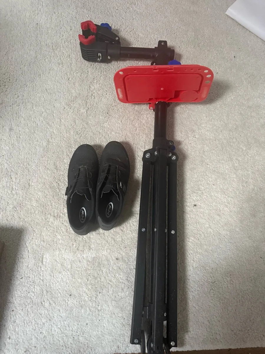 Bike stand and MTB shoes