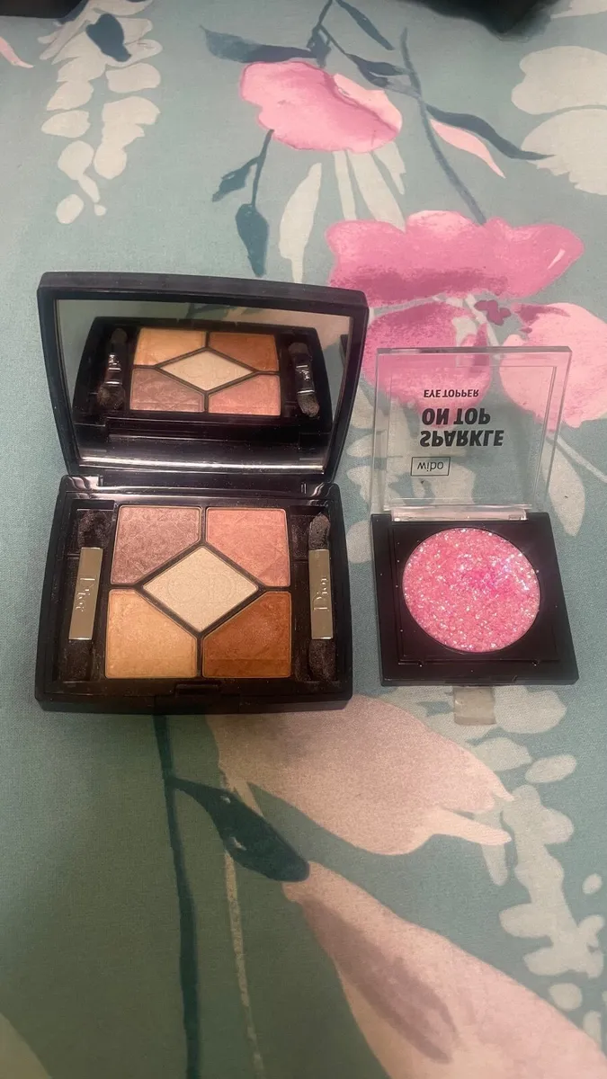 Two eyeshadow - Image 1