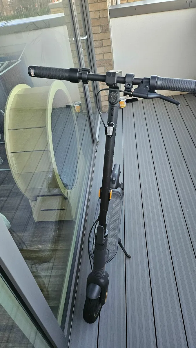 Segway Ninebot Max G2 E, Electric Scooter - Image 1