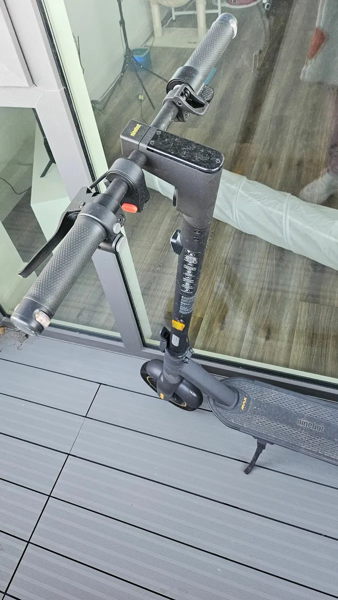 Segway Ninebot Max G2 E, Electric Scooter - Image 2