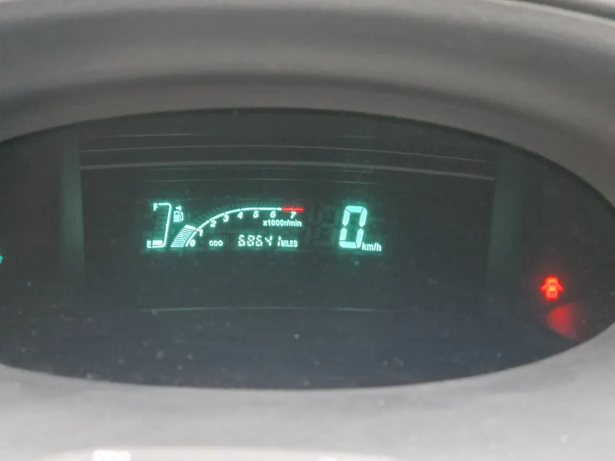 Toyota Yaris 2003 - Image 2