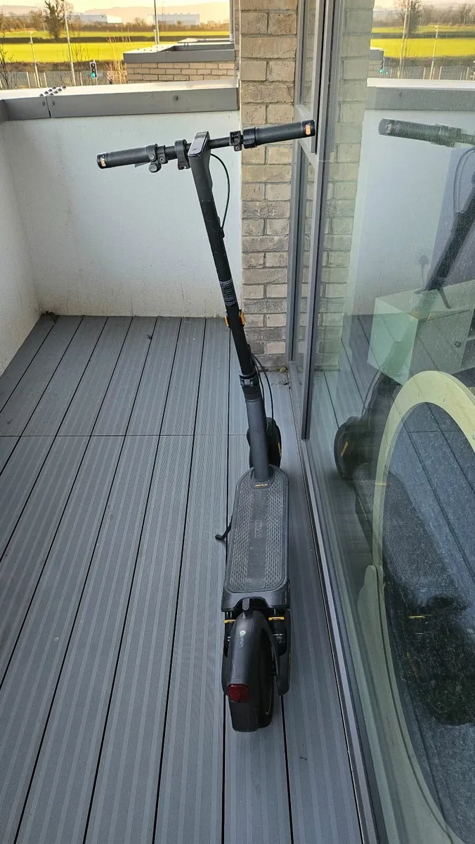 Segway Ninebot Max G2 E, Electric Scooter - Image 3