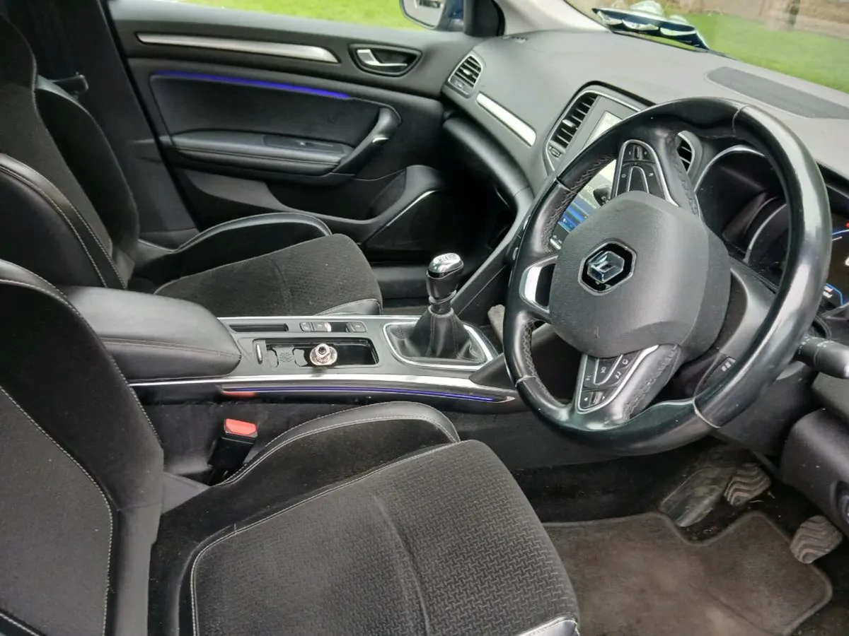 Renault Megane 2018 - Image 2