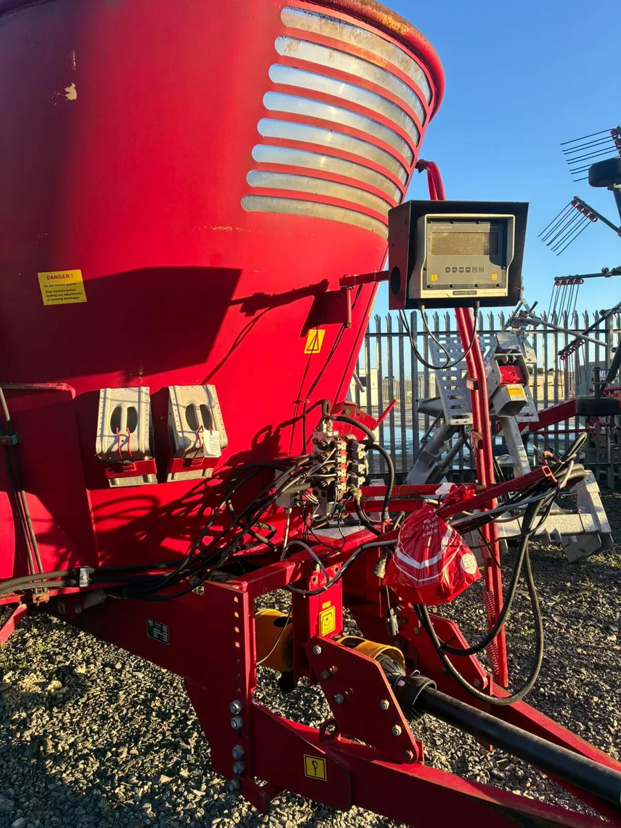 BVL 15-2S V Mix Plus Tube Feeder - Image 3