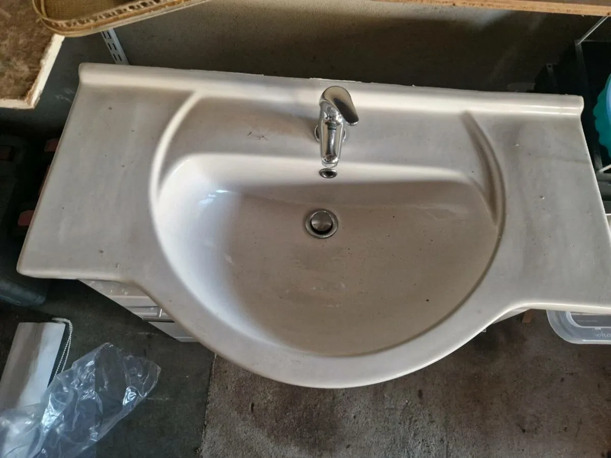 Sink cabinet unit and matching toilet - Image 2