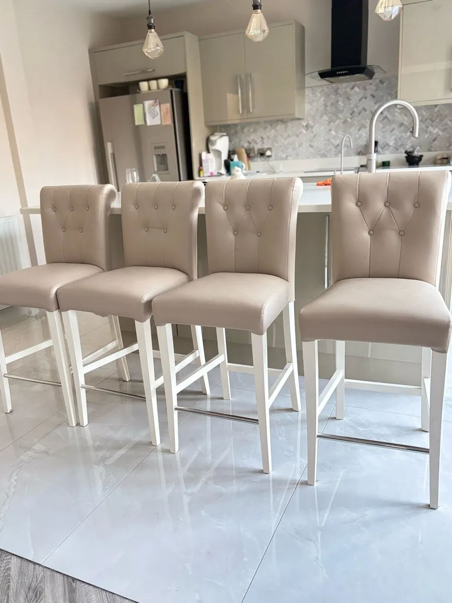 Kitchen Island Chairs x 4 - Image 1