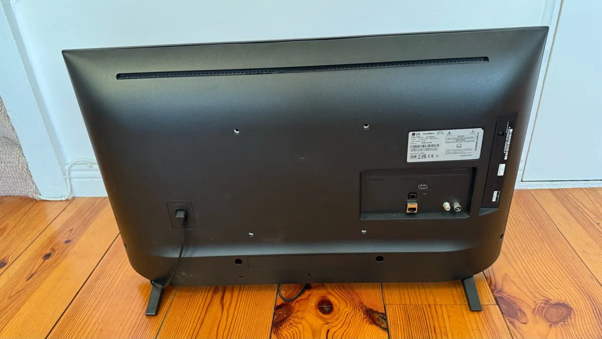 LG 32 inch LED FHD Smart TV - Image 3