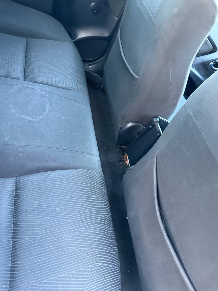 Toyota Adventus 2009 nct till April - Image 2