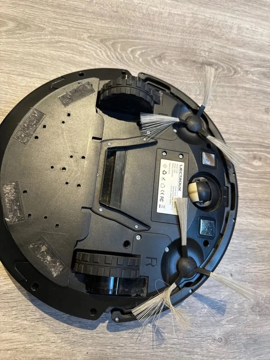 Robot vacuum and mop - Image 2