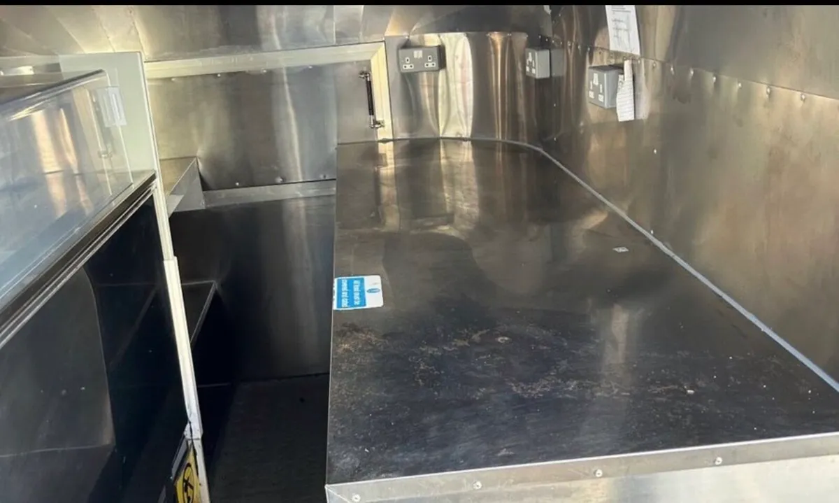 Airstream catering trailer Pizza 🍕 - Image 3