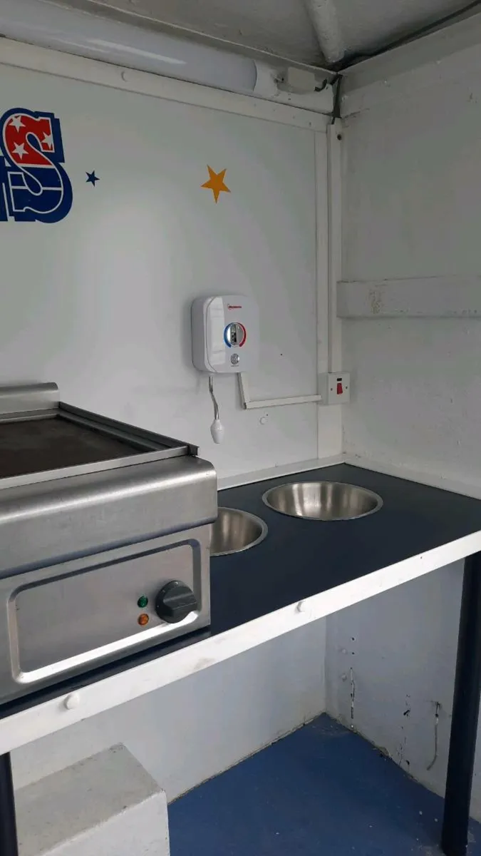 Catering trailer - Image 3