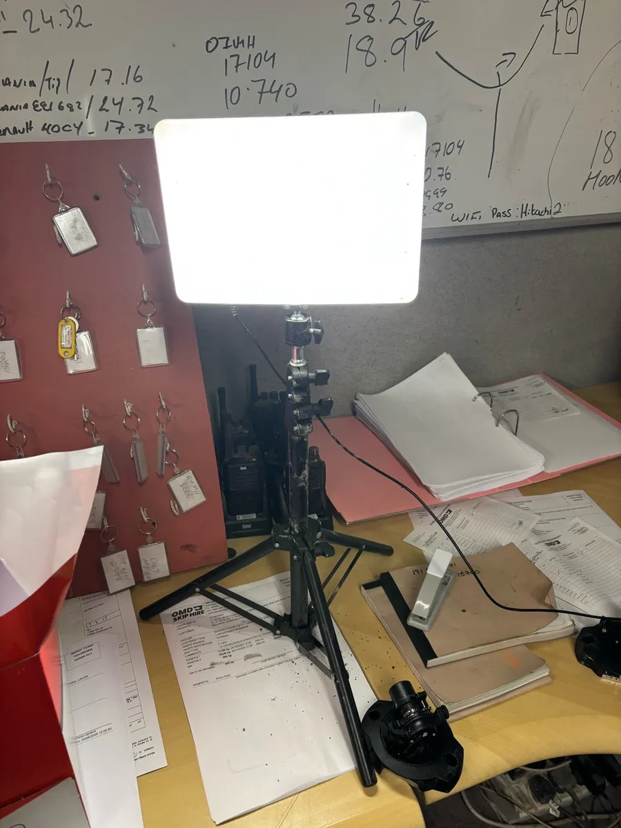 LED Tripod with UV lights for Tiktok - Image 1