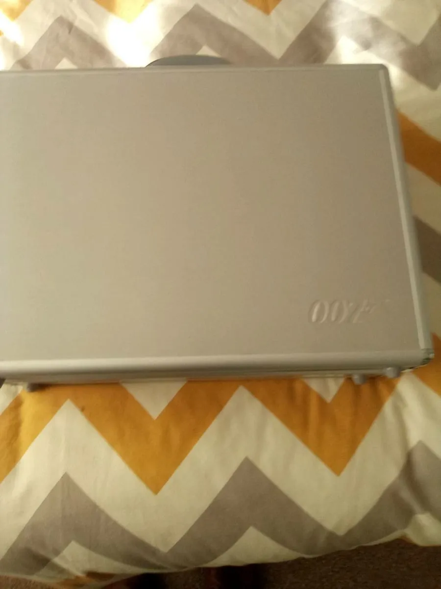 JAMES. BOND. D.V.D.S.  IN.  PRESENTATION.  CASE - Image 1