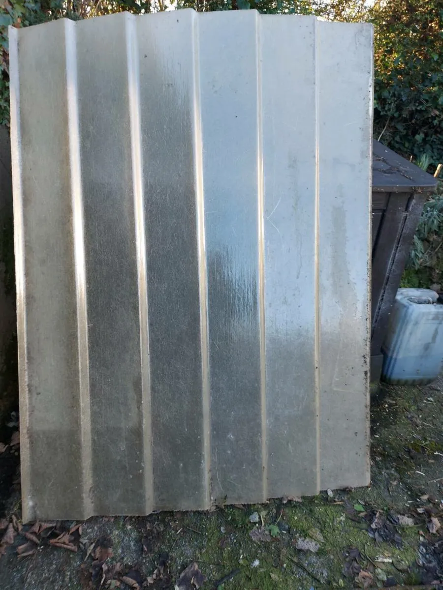 Roof sheeting poly fibre glass