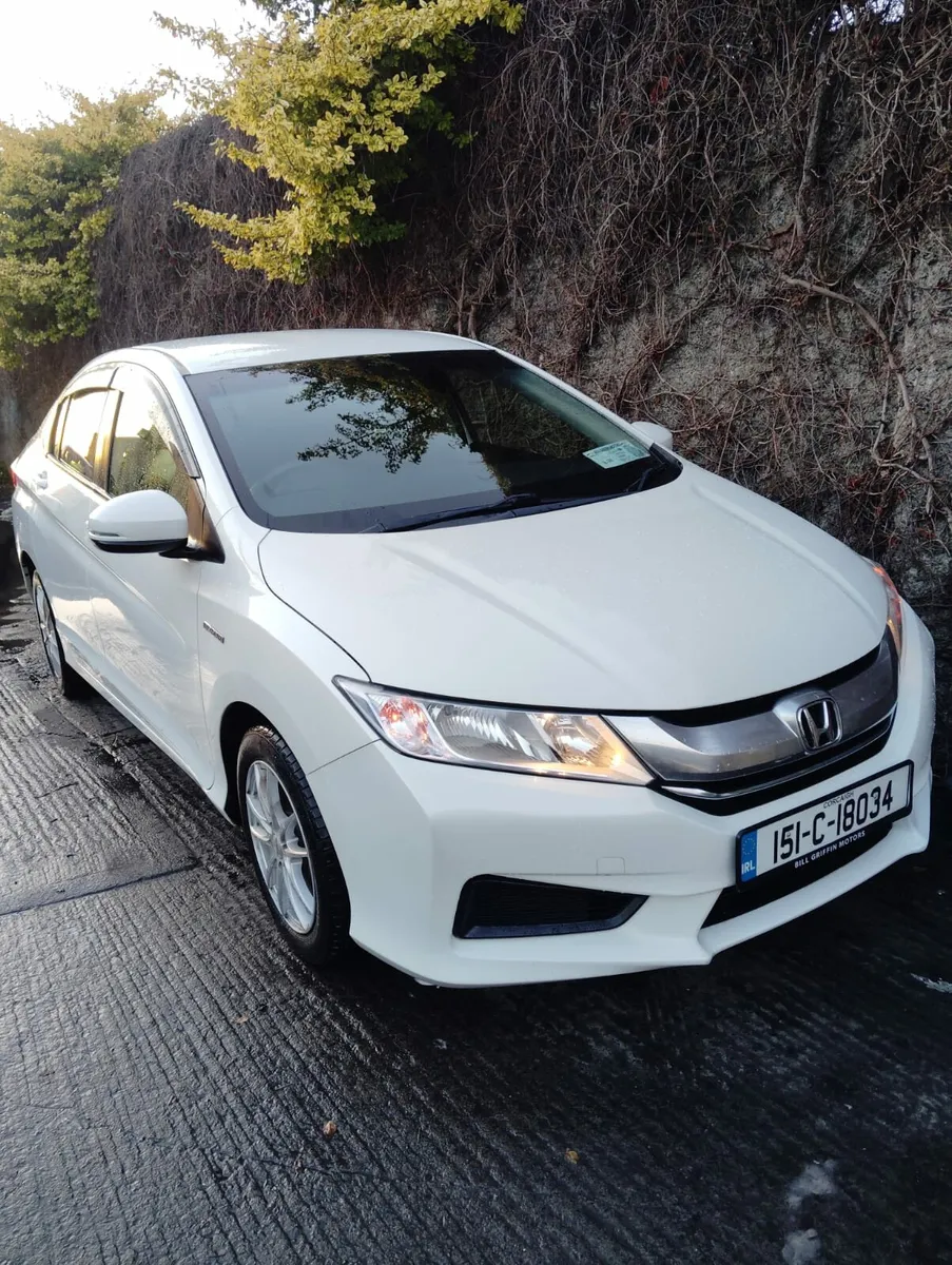 2015 Honda Grace Hybrid low mileage long NCT - Image 1