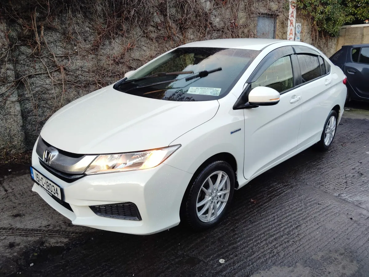 2015 Honda Grace Hybrid low mileage long NCT - Image 2