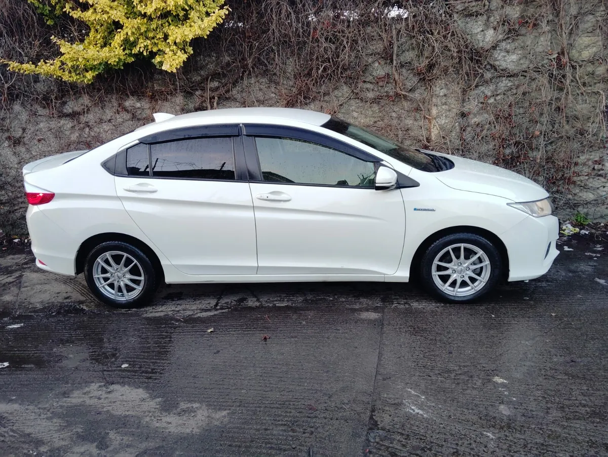 2015 Honda Grace Hybrid low mileage long NCT - Image 4