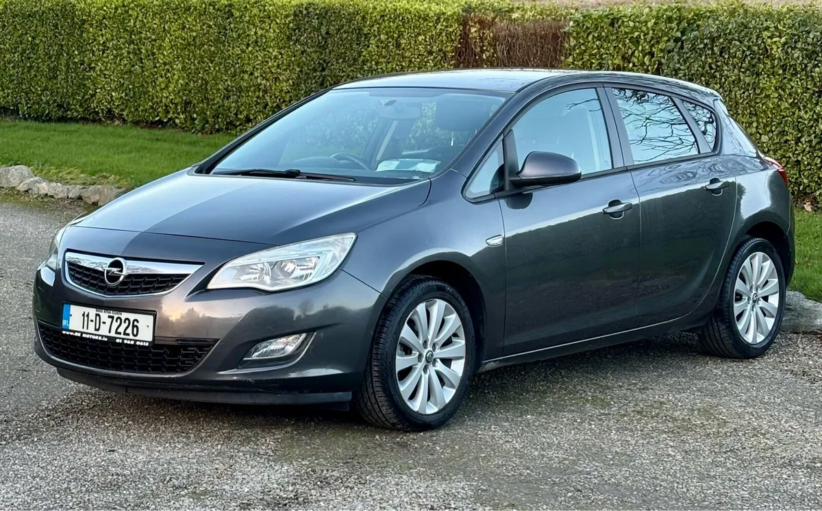 11 Astra 1.4 Petrol Low Kms with Nct Nice Spec - Image 1