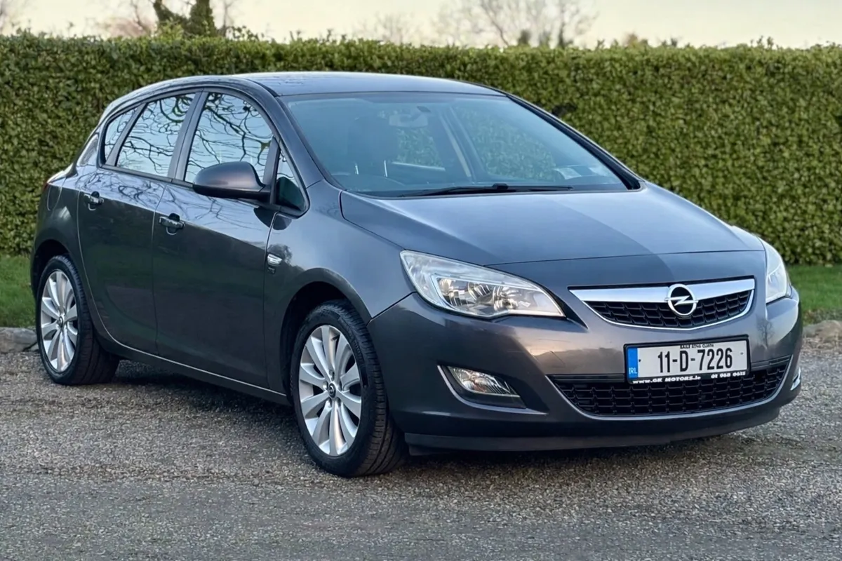 11 Astra 1.4 Petrol Low Kms with Nct Nice Spec - Image 2