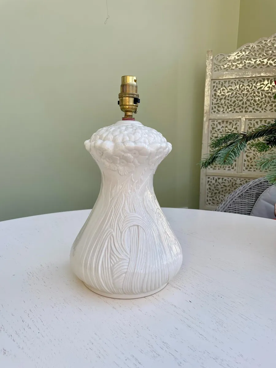 Belleek Table lamp - Image 1