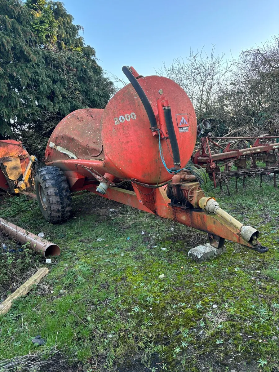 Abbey 2000 gallon tanker - Image 1