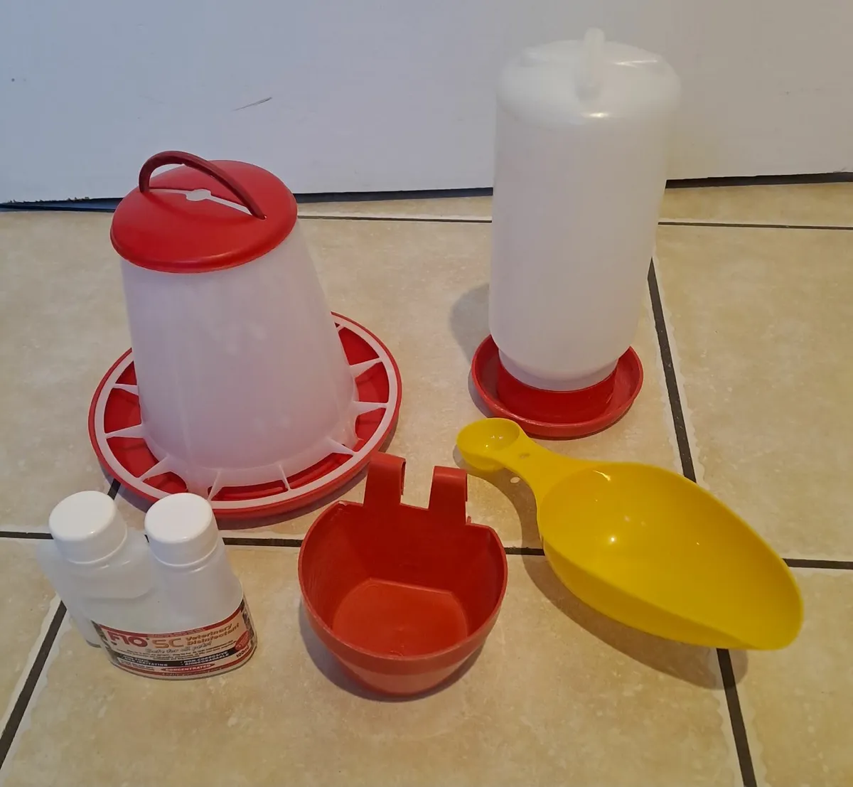 Feeder for chickens - Image 1