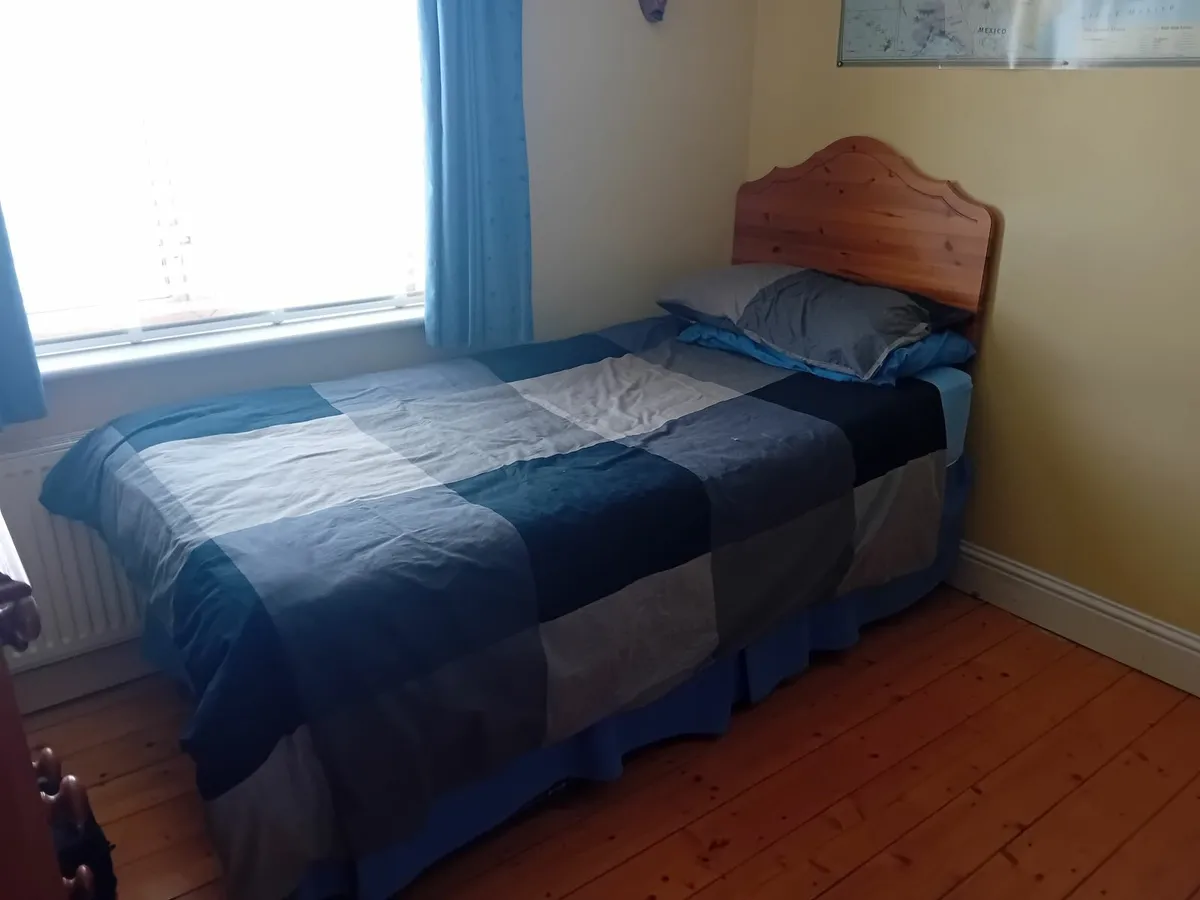 Single beds and bases 2 - Image 1