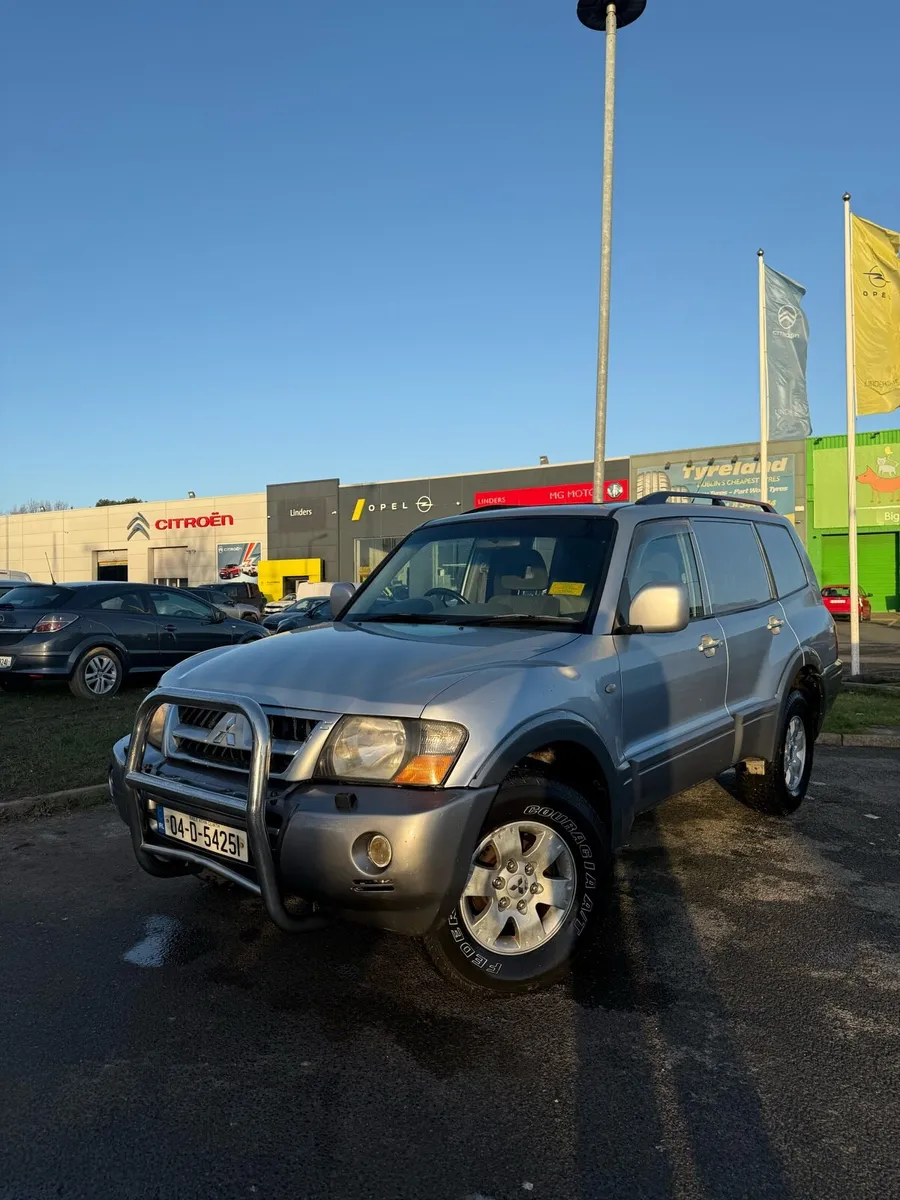 MITSUBISHI PAJERO LWB 2004 low mileage - Image 1