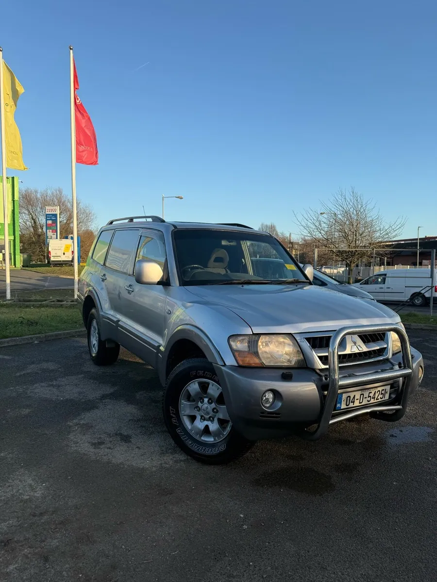 MITSUBISHI PAJERO LWB 2004 low mileage - Image 2
