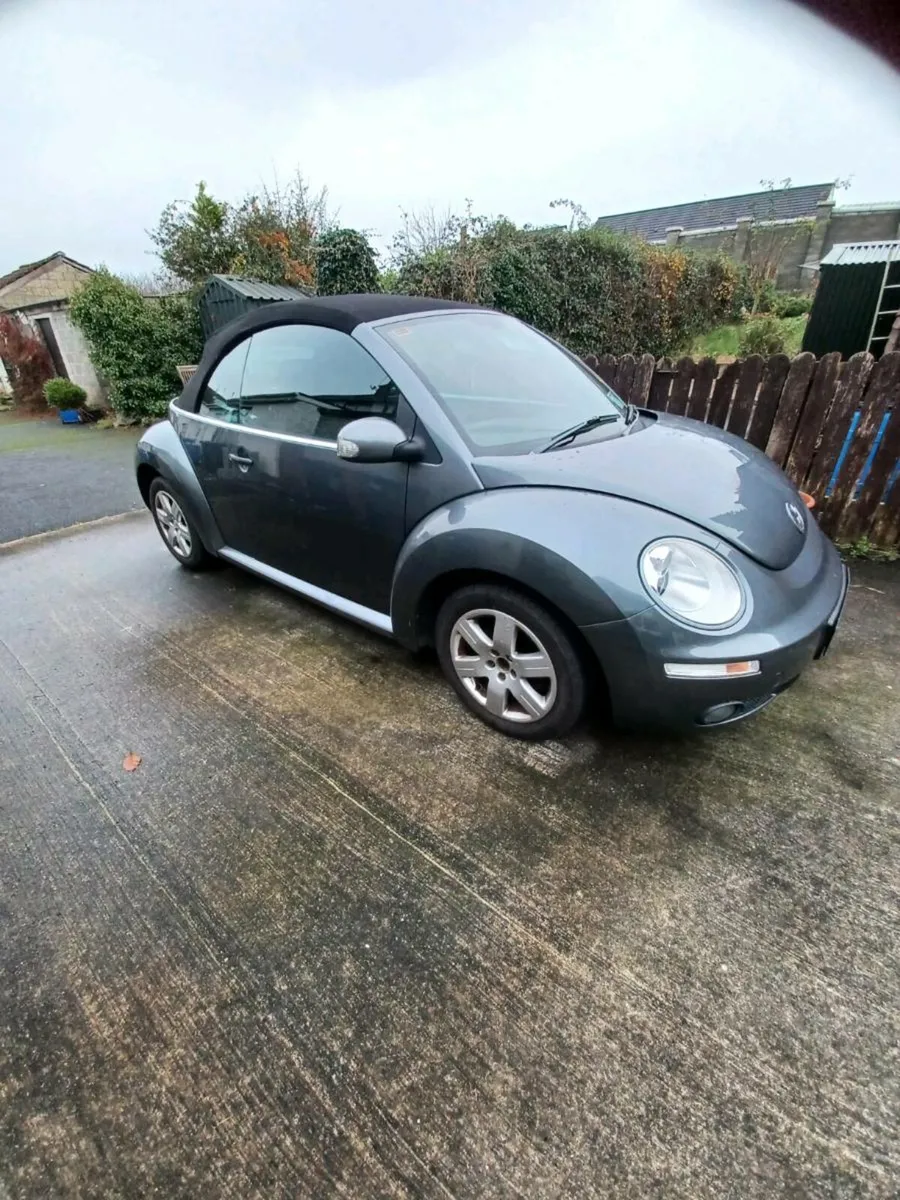 Volkswagon Beetle soft top 2011 - Image 1