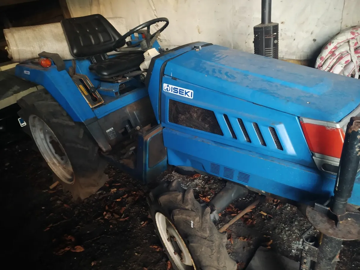 ISEKI 4 WHEEL DRIVE TRACTOR ONLY 451 HOURS V.G.C. - Image 1