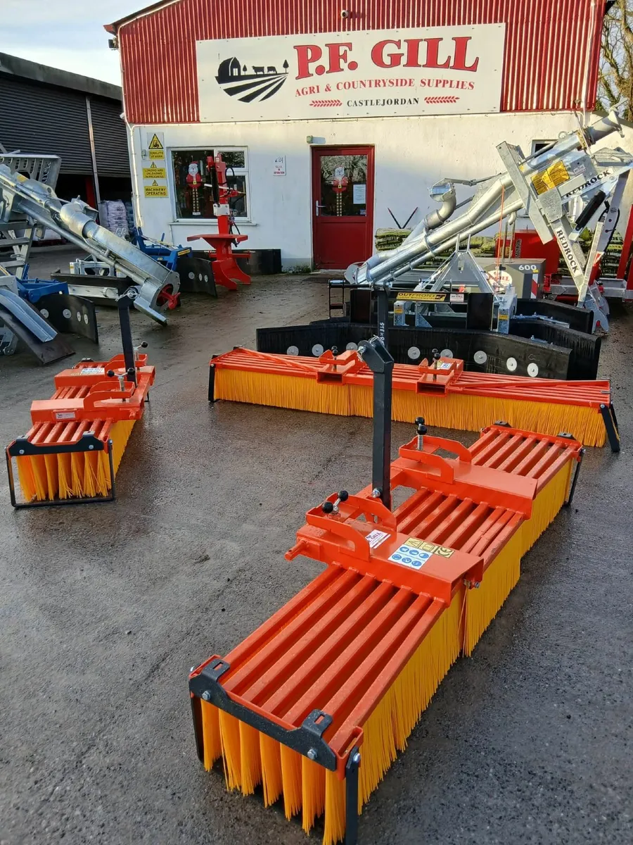 NEW STEKRO BRUSH /BROOM - Image 1