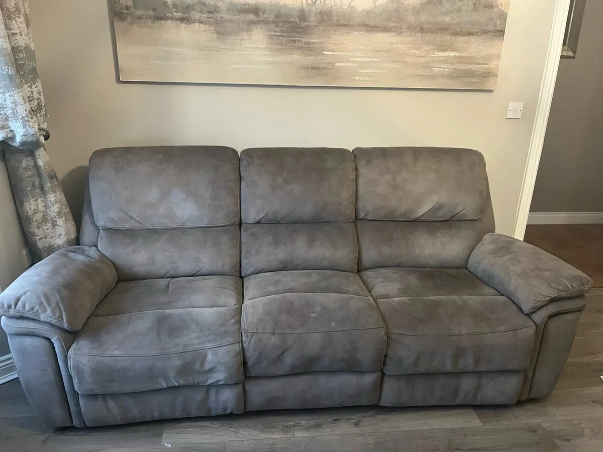 3 seater manual recliner sofa and 2 seater sofa - Image 2