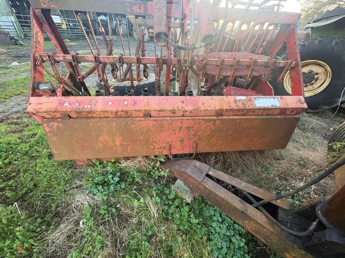 Massey Ferguson 30 corn sower - Image 2