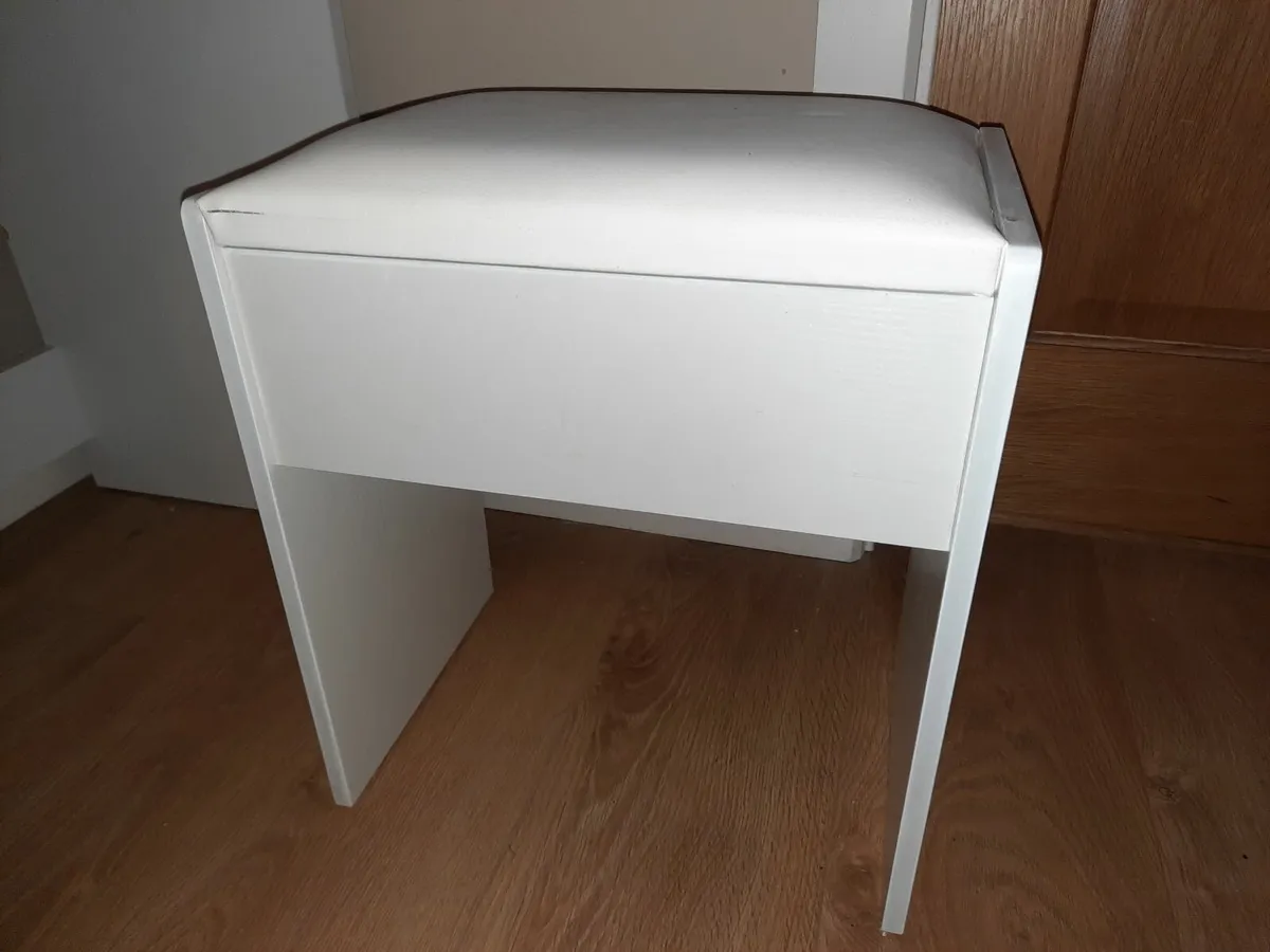 Vanity dresser - Image 4